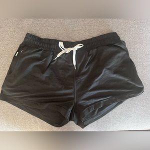 Vuori shorts size M